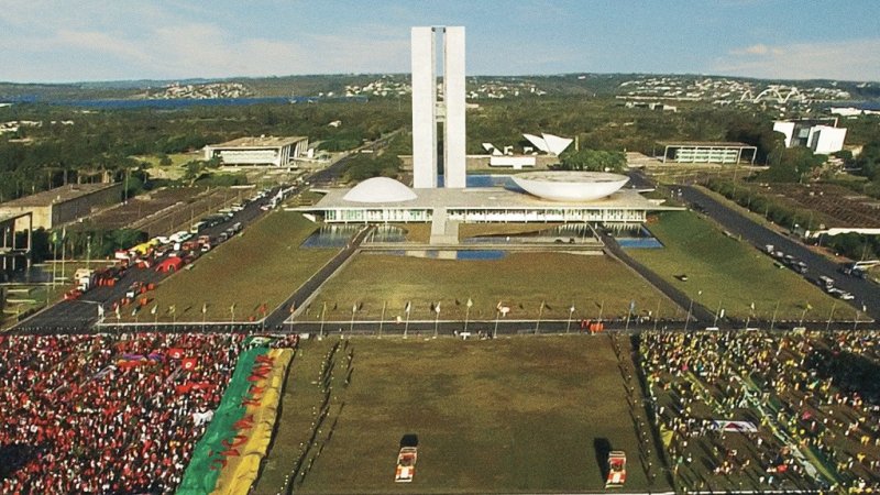 Democracia em Vertigem (2019)